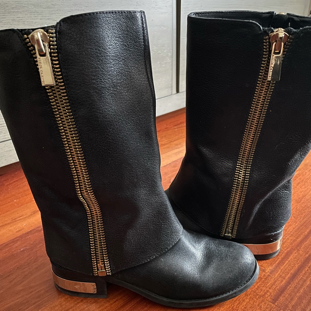 Vince Camuto Winivie Round Toe Leather Mid Calf Boot